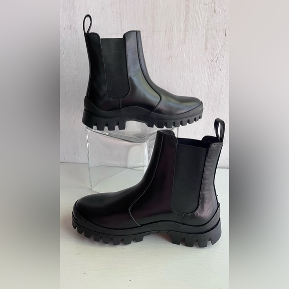 🔴SOLD🔴 THE ROW Greta Lug Sole Winter Chelsea Boot- Black - Picture 7 of 16